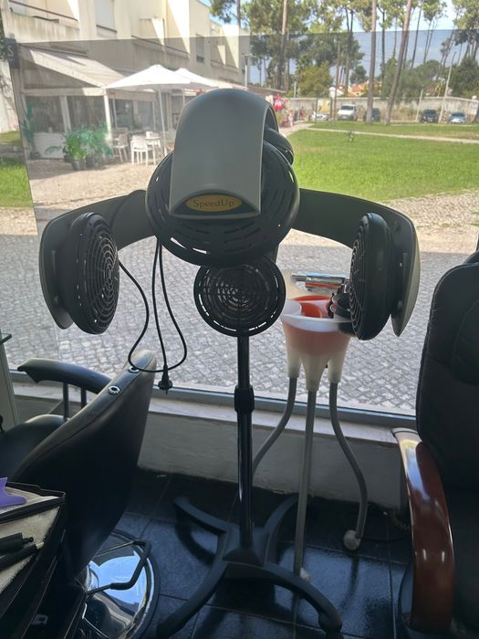 equipamento é um climazon (ou processador térmico para cabelo).