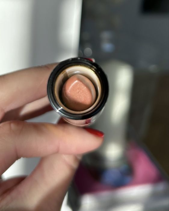 Pomadka Revlon Super Lustrous Lipstick champagne pearl nude nudziakowa