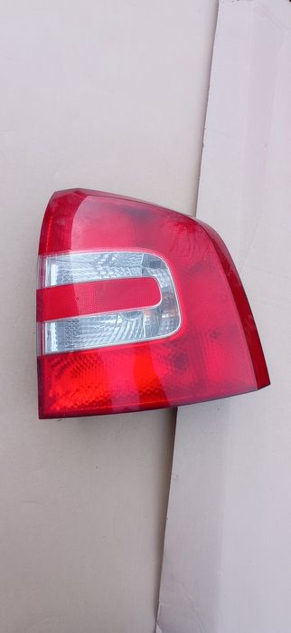 Lampa prawa tylna Skoda Octavia II kombi