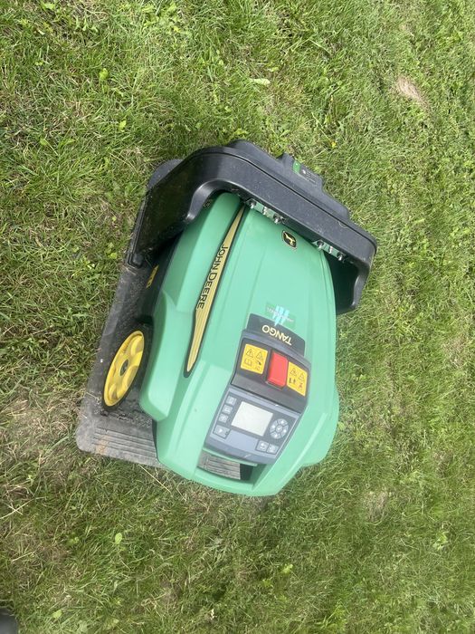 Tango e5 john deere robot
