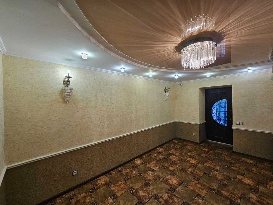 Оренда комерційного приміщення, центр, вул. Шептицького