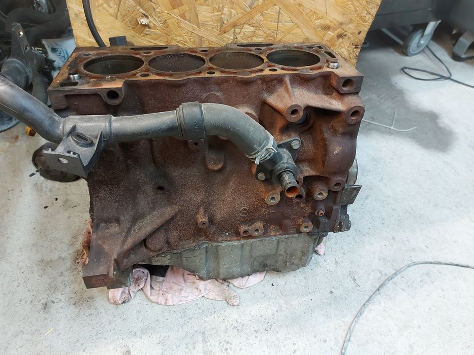Blok silnika 1,6 benzyna citroen NFR
