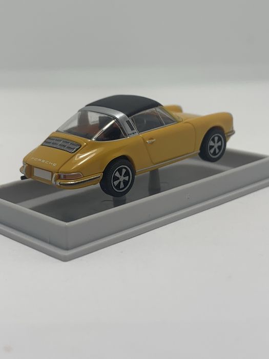 Porsche 911 Targa da Brekina escala 1/87