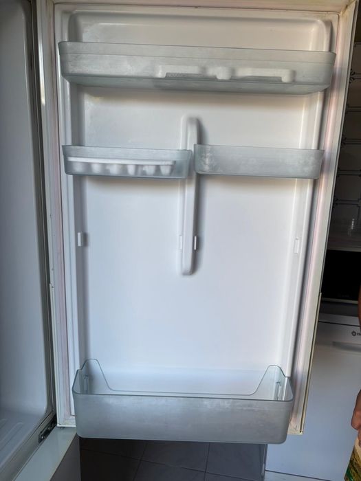 Combinado frigorífico e congelador