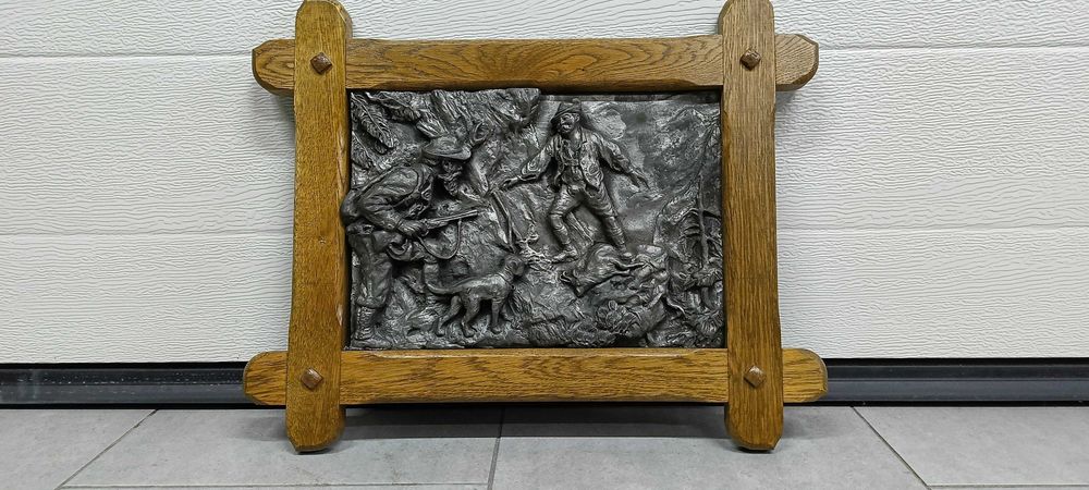 Cynowy obraz – płaskorzeźba „Polowanie” | drewno + cyna | 44 x 35 cm
