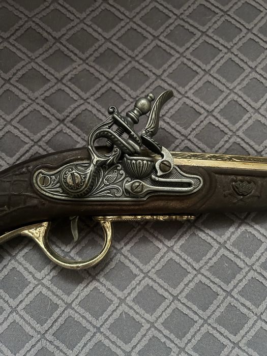 Replica de pistola antiga