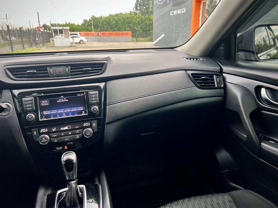 Продам Nissan Rogue.
