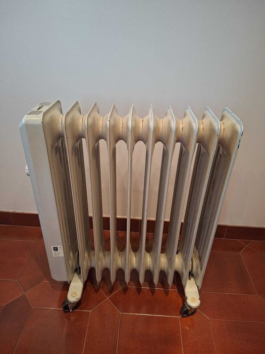 Aquecedor Eléctrico a Óleo