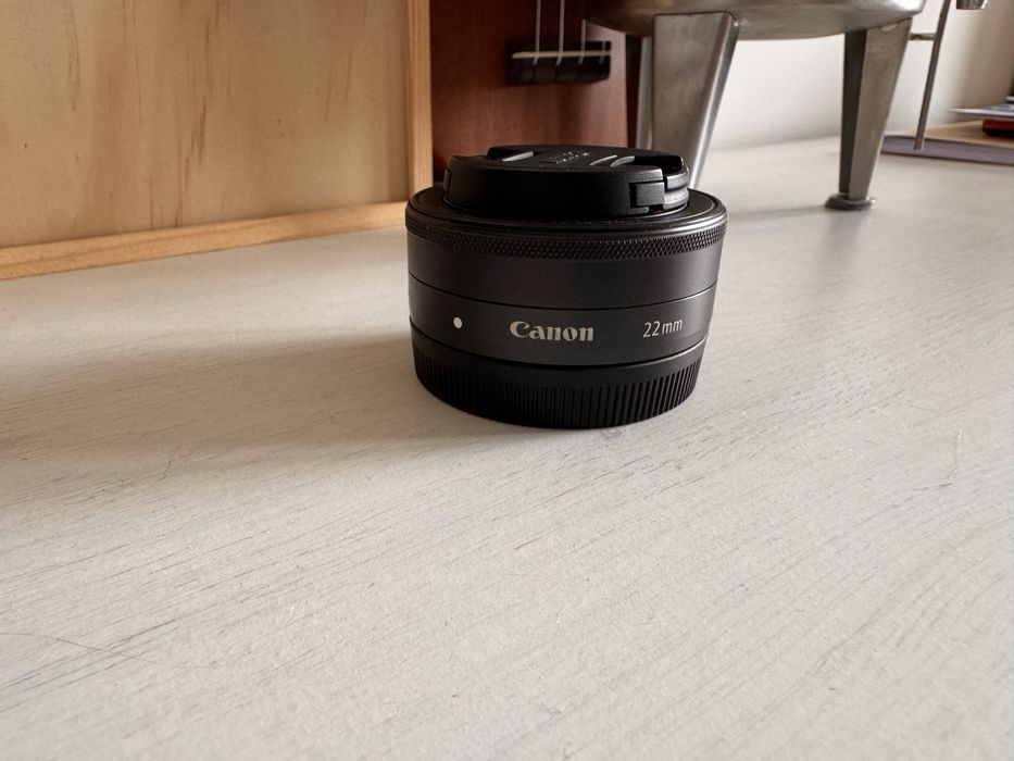 Canon M50 com varias lentes e acessórios