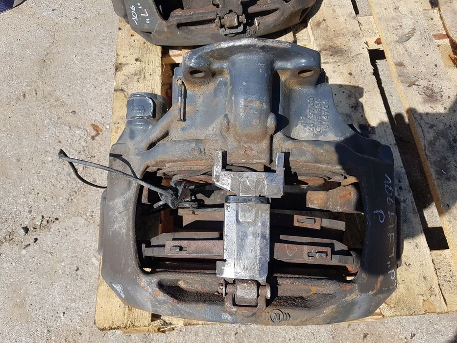 ZACISK HAMULCOWY PRAWY PRZÓD DAF XF 106 , CF EURO 6