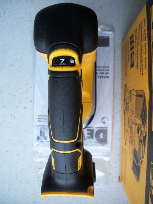 Бесщеточный аккумуляторный лобзик DeWalt DCS334B 20V