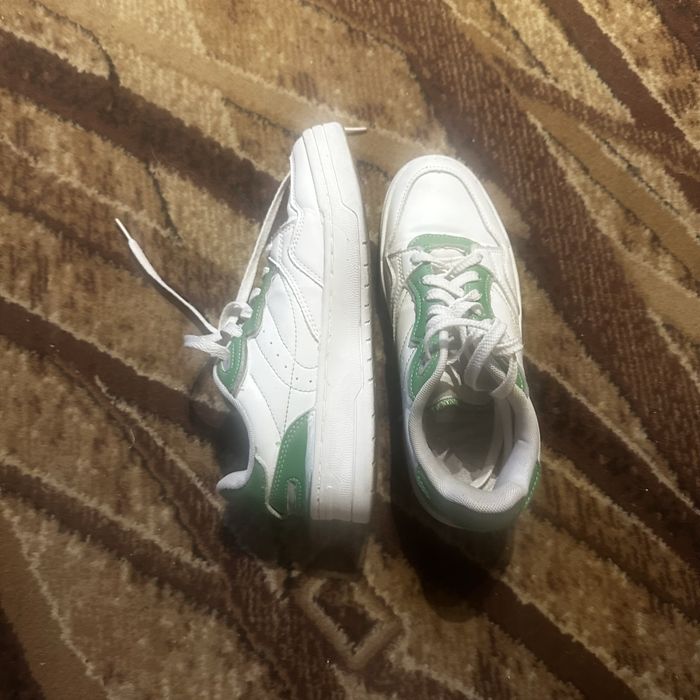 Шкіряні кросівки zara