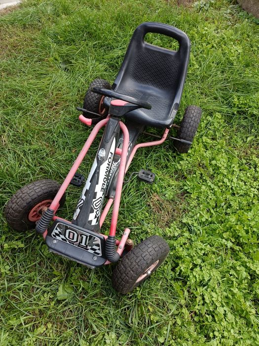 Дитяча педальна машина