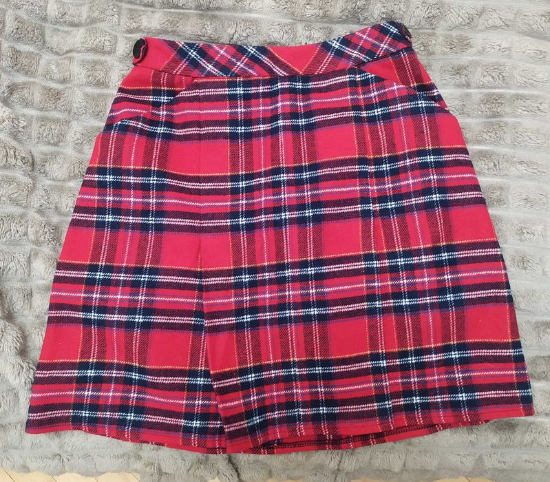 Спідниця у клітинку з кишенями