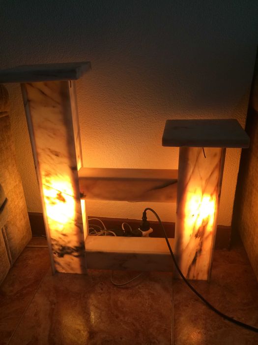 Coluna em Mármore (Iluminada)