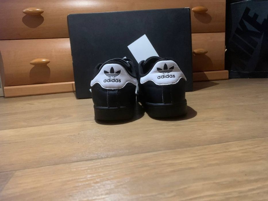 Продам кросовки Адедас