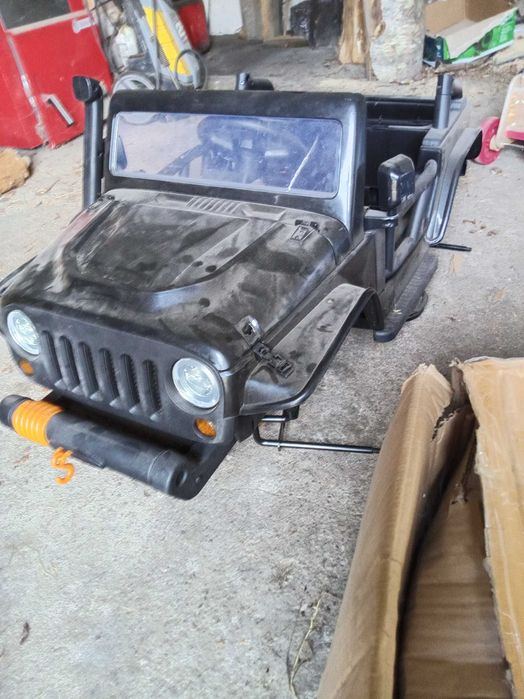 Auto na akumulator jeep