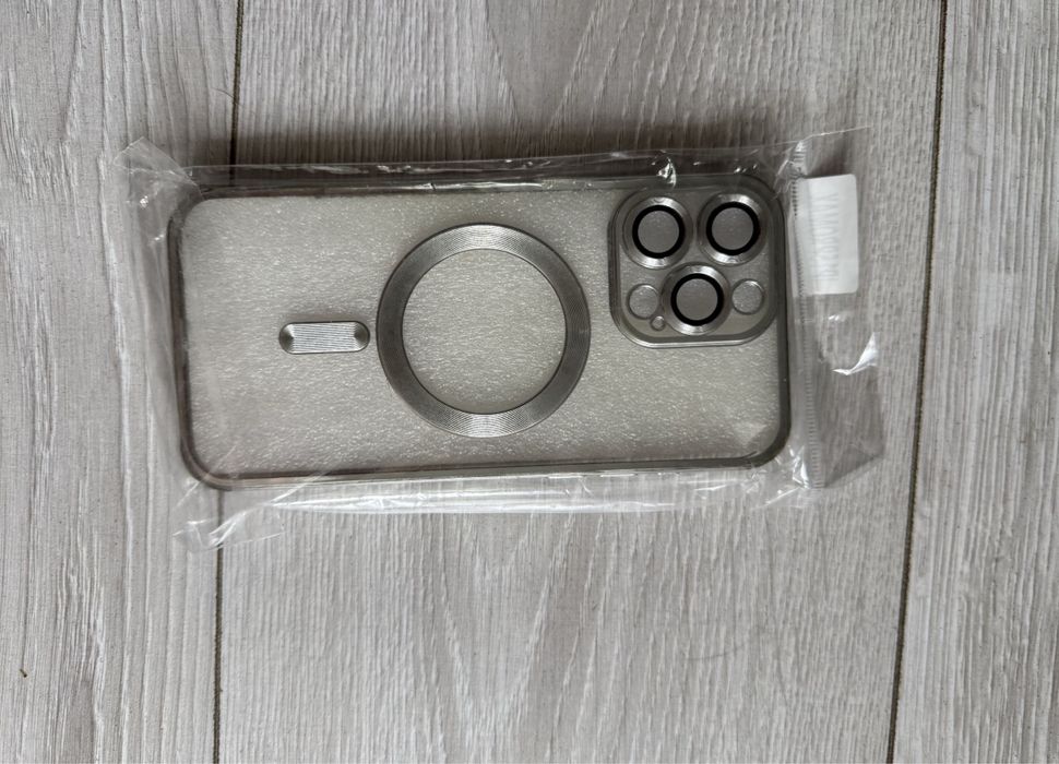 Продам оригінальний чехол на телефон та загартоване скло.