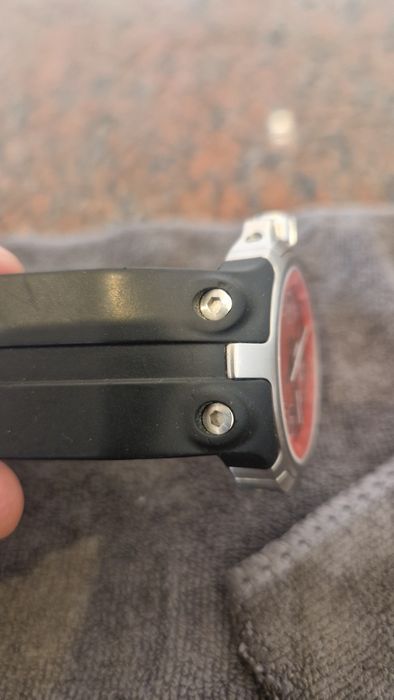 Oakley bottle cap