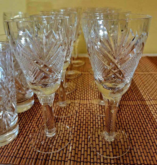 Продам  хрустальные рюмки  стаканы