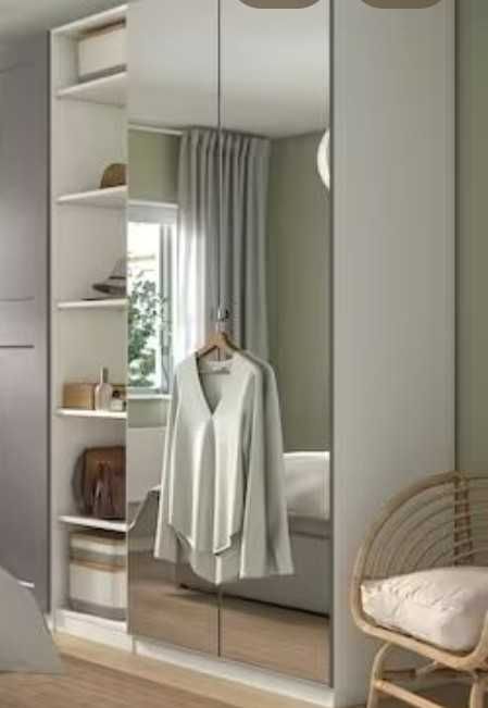 5 módulos roupeiro alto da IKEA com espelhos