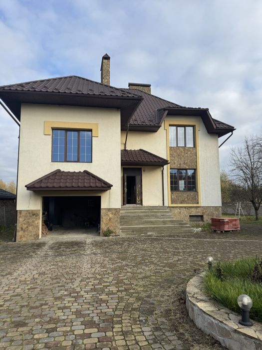 Продаж просторого будинку с. Липини