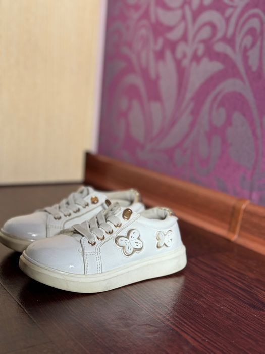 Sprzedam  buty dla dziewczynki w rozmiarze 29