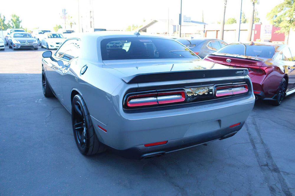 Dodge Challenger SRT Hellcat      2017