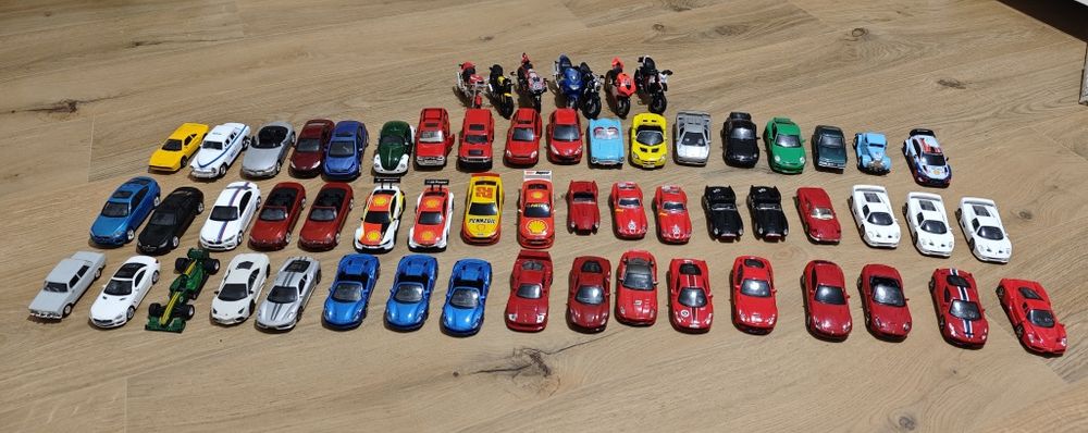 Zestaw samochodów i  motorów Welly Buurago 56 sztuk