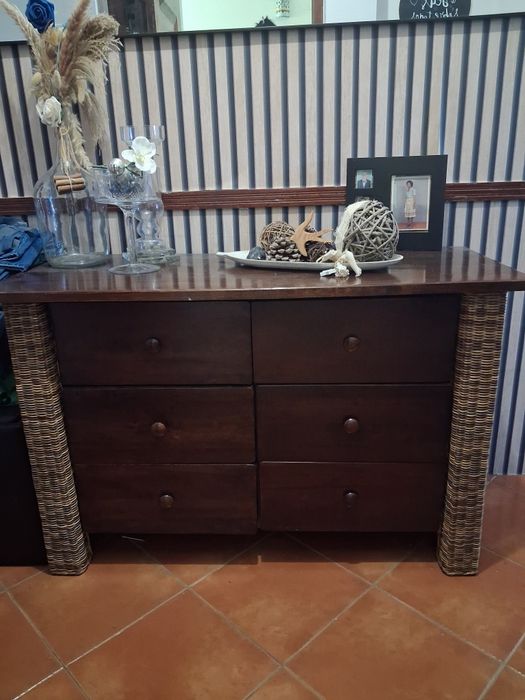 Comoda e mesas de cabeceira