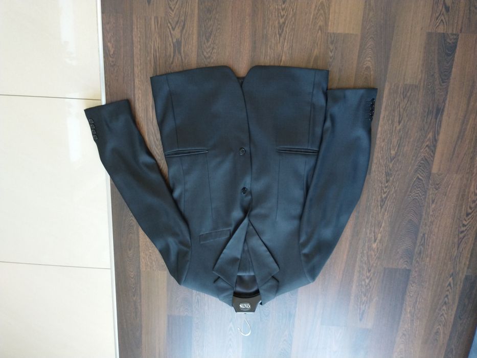 Garnitur męski rozmiar M/L firmy Aljeka