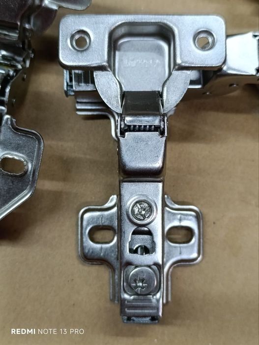 Петля накладна з доводчиком  LinkenSystem. Пара.