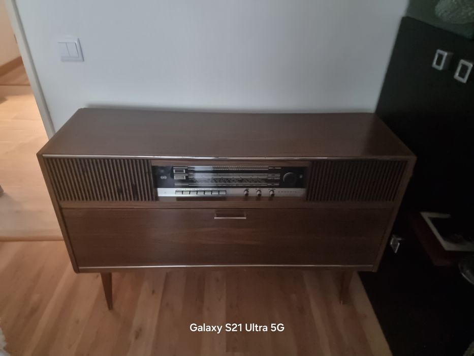 Movel gira discos Grundig