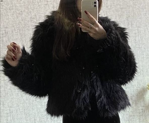 Чорна коротка шубка