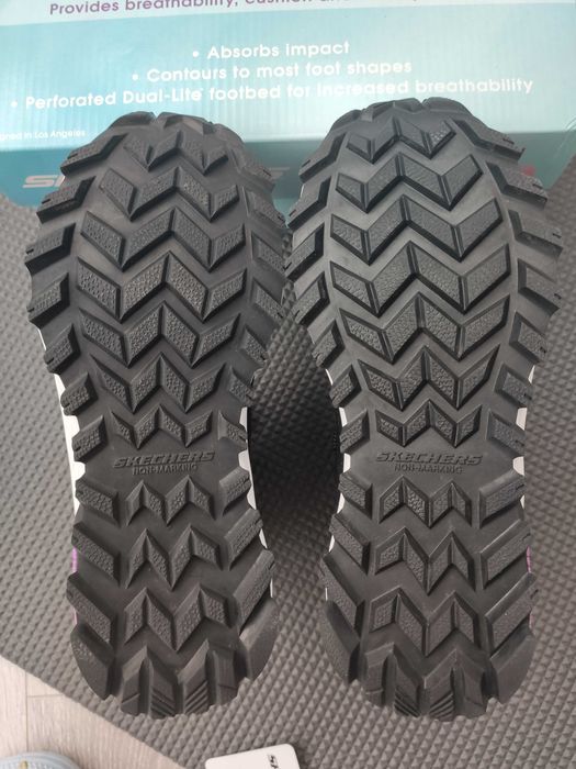 Дитячі демісезонні черевики для дівчинки Skechers Let's Explore 302949L