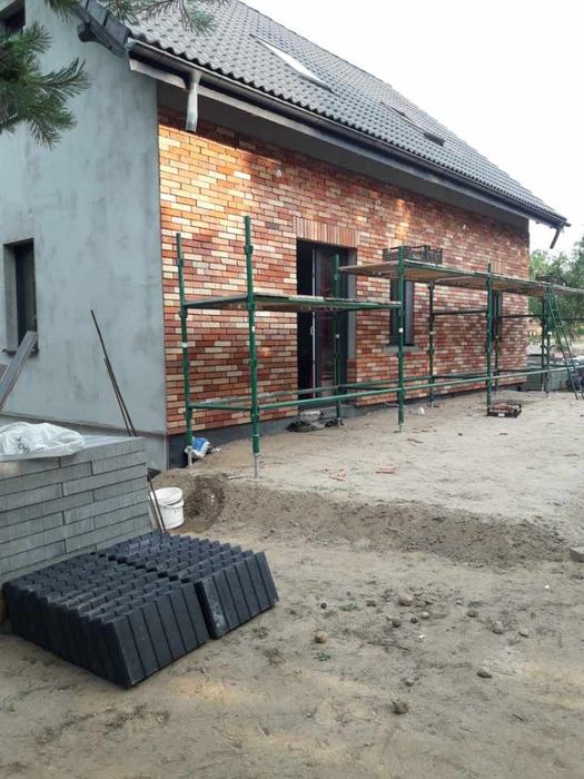 Środki cegieł, płytki,stare cegły z rozbiórki.