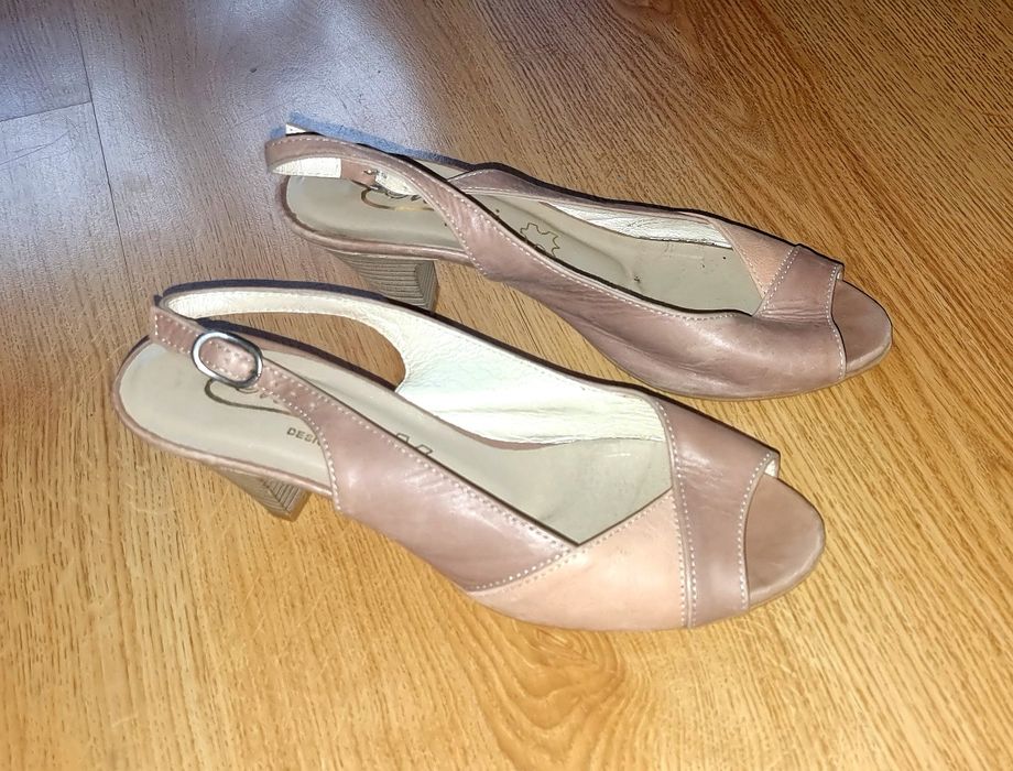 Sandały/czółenka na obcasie