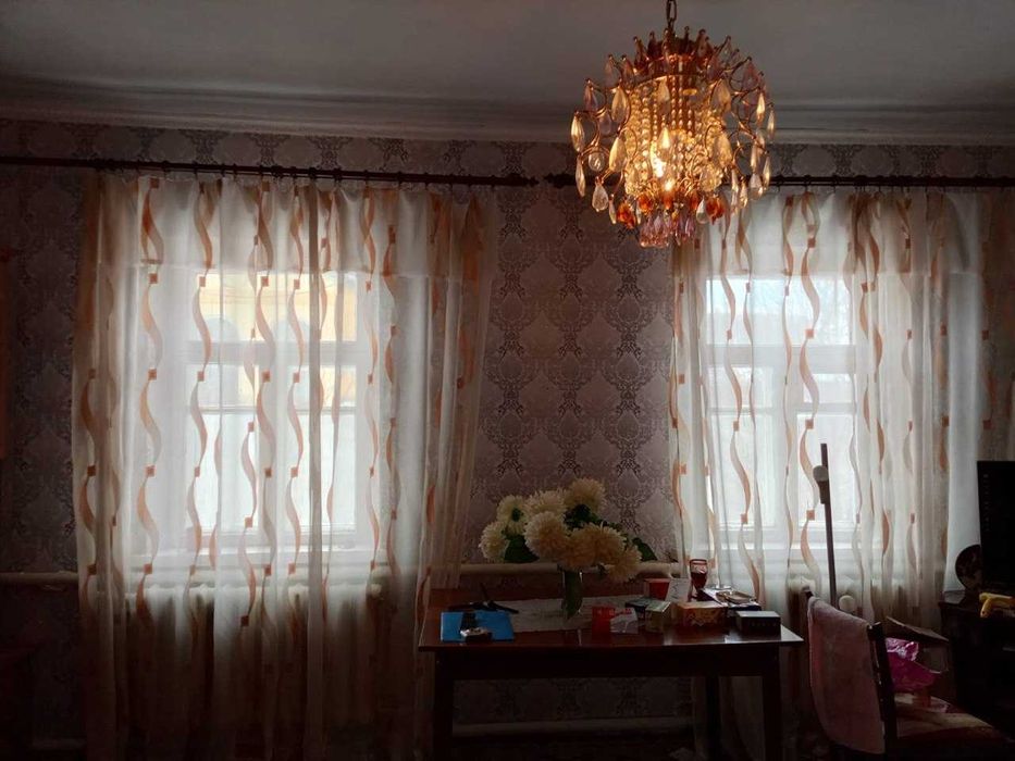 житловий будинок з господарськими будівлями