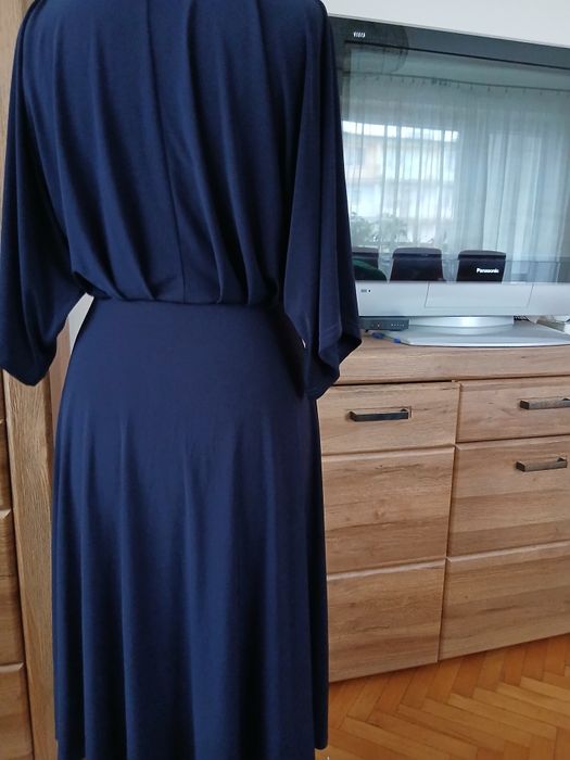 Granatowa sukienka 40 firmy Asos  elegancka