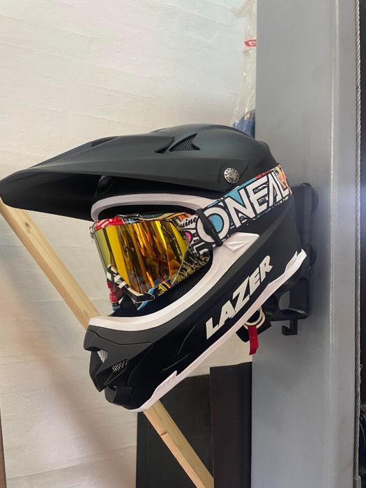 Suporte de capacete para parede