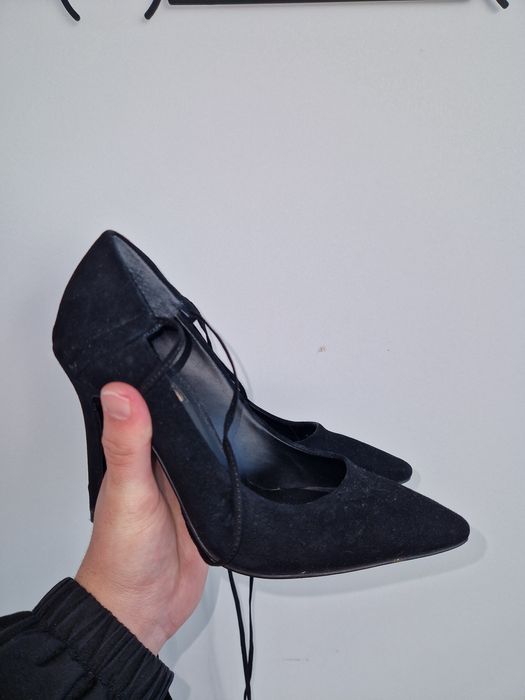 Sapatos salto alto Guess