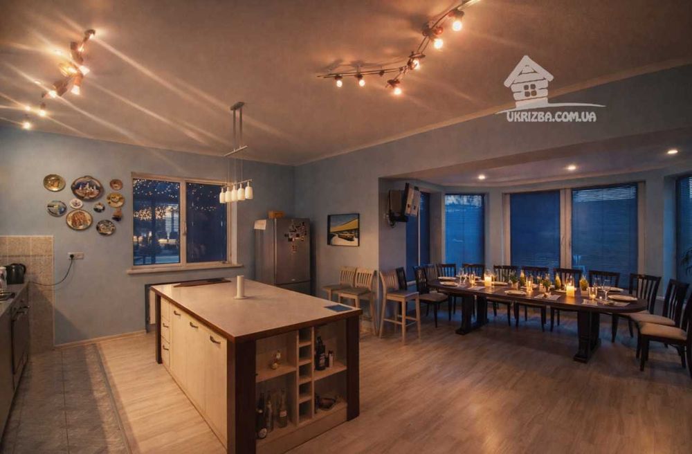 Дом 250 кв. Большой бассейн с подогревом, сауна, бильярд, генератор