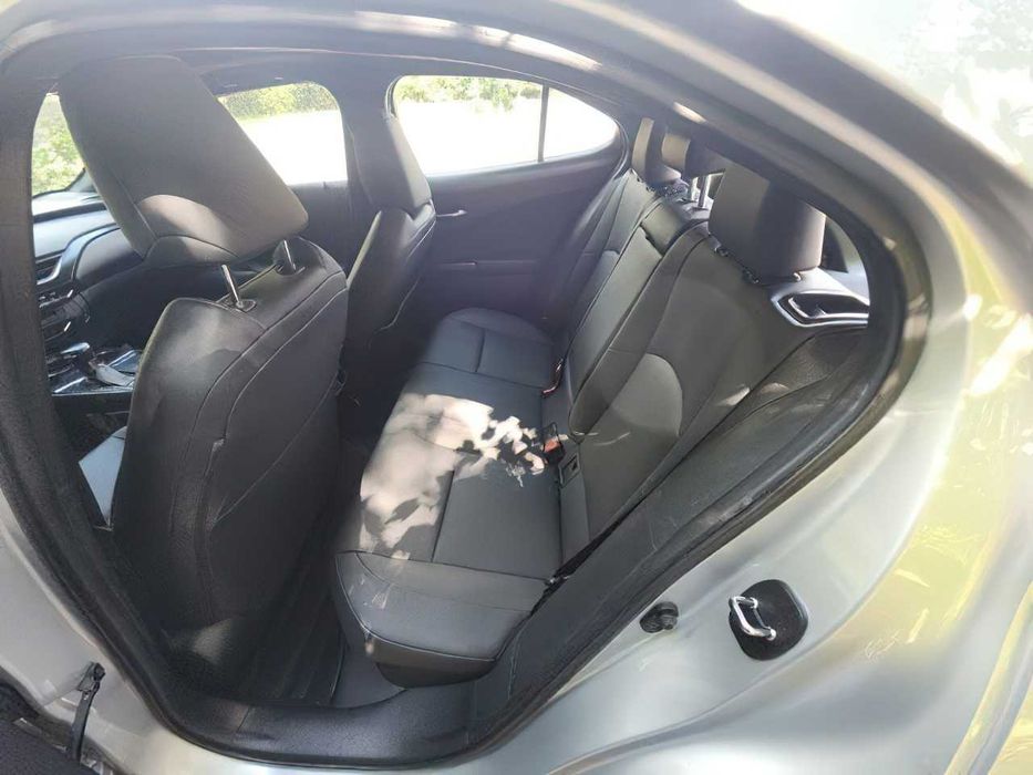 Lexus UX 250h      2020