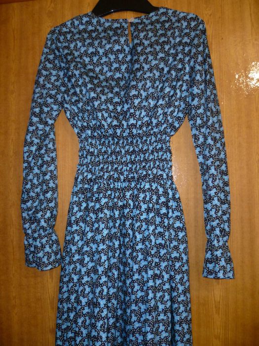 Гарна жіноча сукня