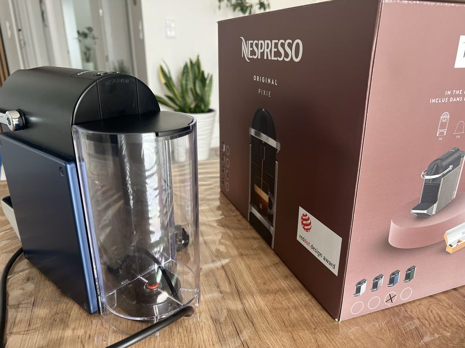 Nespresso Pixie Dark Blue (praticamente Nova) c/ Garantia Outubro 2028