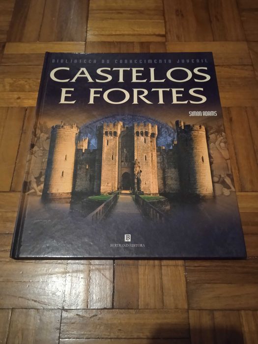 Castelos e Fortes - Simon Adams