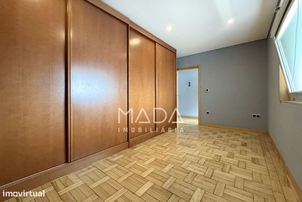 Apartamento T2+1 (último piso) c/sótão no centro histórico de Braga