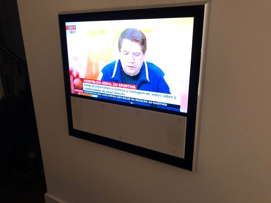 Bang & Olufsen BEOVISION 10-32 na caixa com defeito