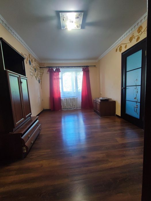 Продається 3- х кімнатна квартира Немішаєво центр 35000 $