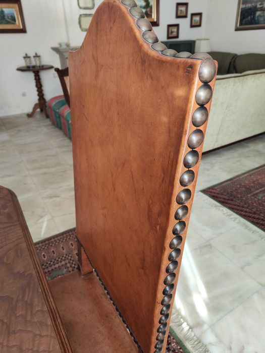 Conjunto de mesa e 8 cadeiras de sala de jantar em madeira maciça